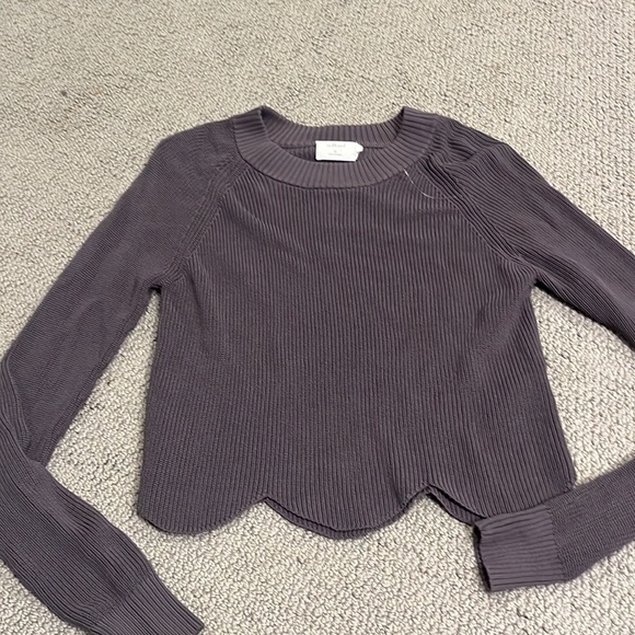 ‼️SOLD‼️ Aritzia Wilfred Scalloped Crop Sweater - Mink - Picture 3 of 4